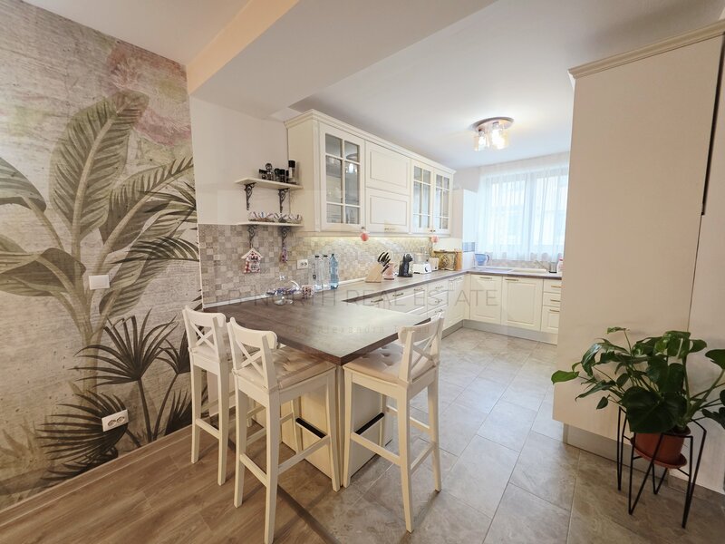 Complex Paladin, Corbeanca, 4 camere de inchiriat, mobilat complet, terasa.